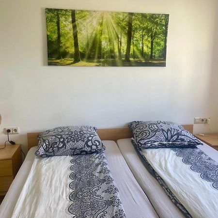 Wunderschoenes Apartment In Der Goldstadt Pforzheim Eksteriør billede