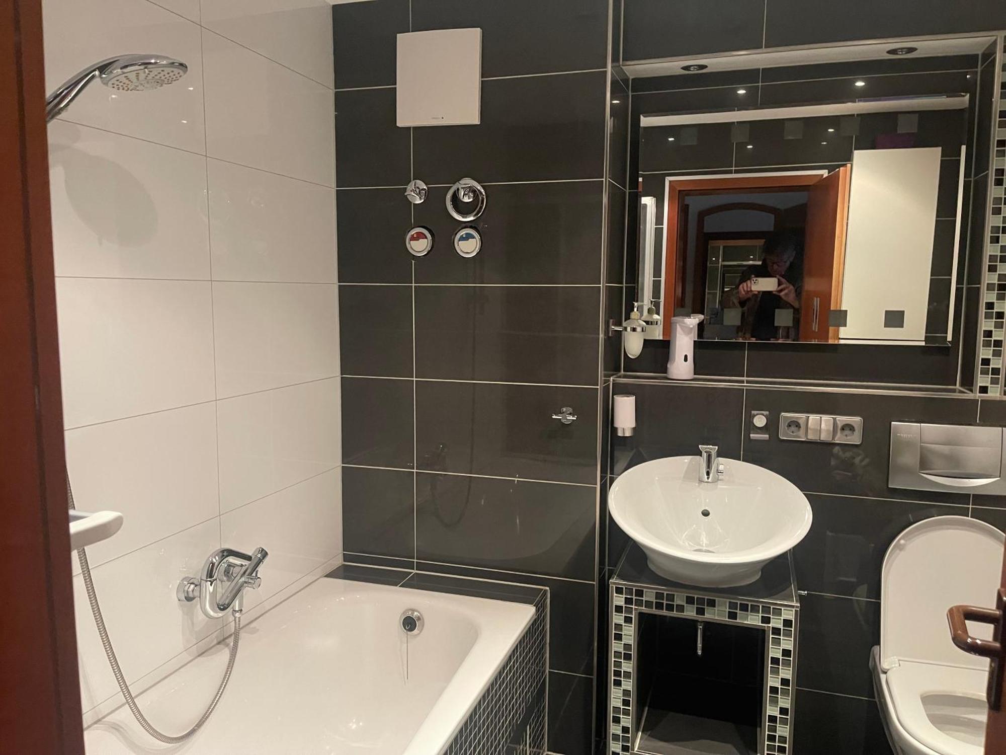 Wunderschoenes Apartment In Der Goldstadt Pforzheim Eksteriør billede